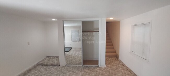 Building Photo - Central Roseville, 1 Bed, 1 Ba, Wall Air, ...