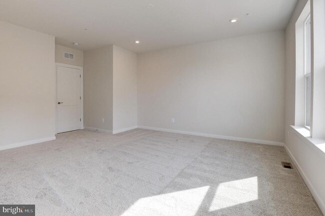 Building Photo - 43798 Middleway Ter