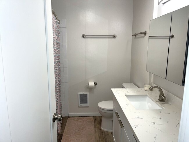Building Photo - 211 3rd St S
