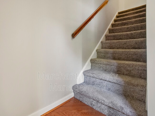 Building Photo - 106 E Bay Ct