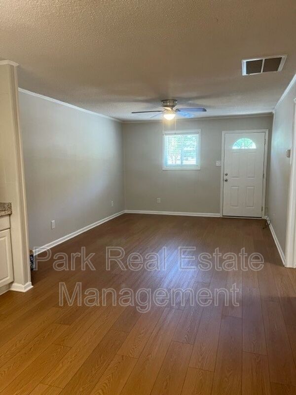 Building Photo - 114 Bim St
