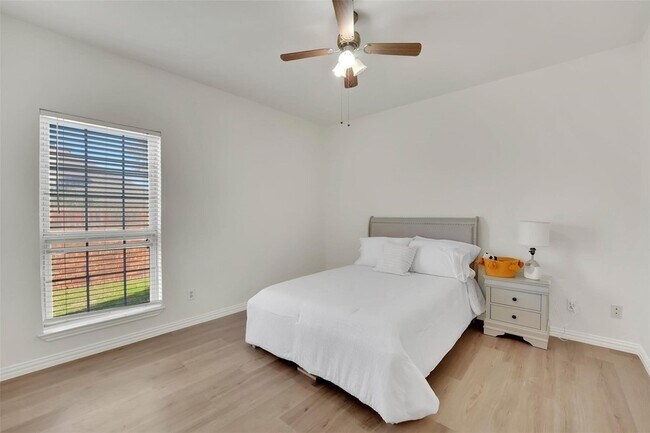 Building Photo - 1700 Amelia Ct