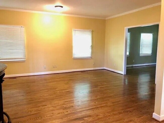 Building Photo - Spacious 3100 sq ft 3 bedroom 2 bath home on over 1.5 acres in Oak Ridge, NC