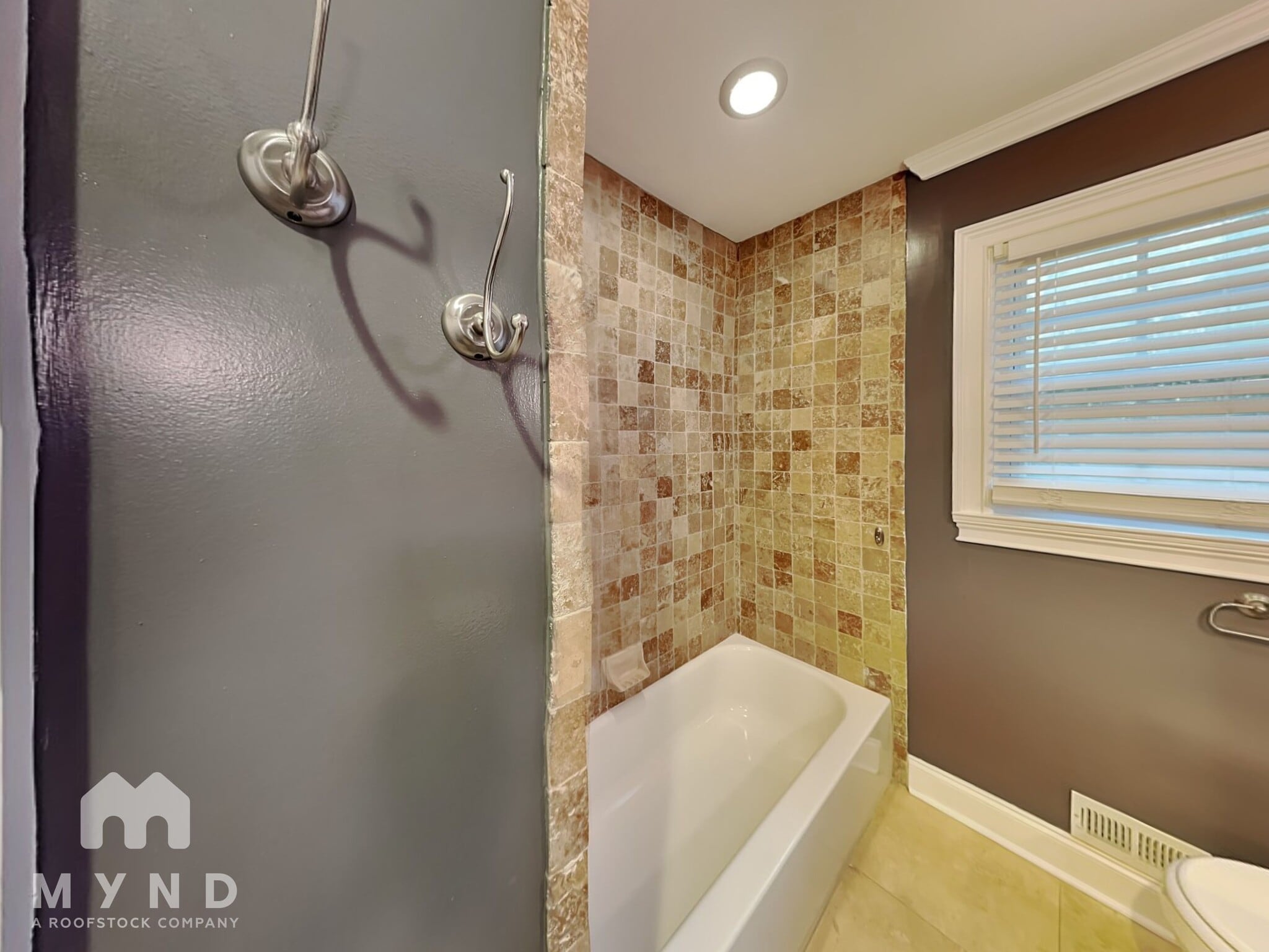 Building Photo - 1688 Knob Hill Ct NE