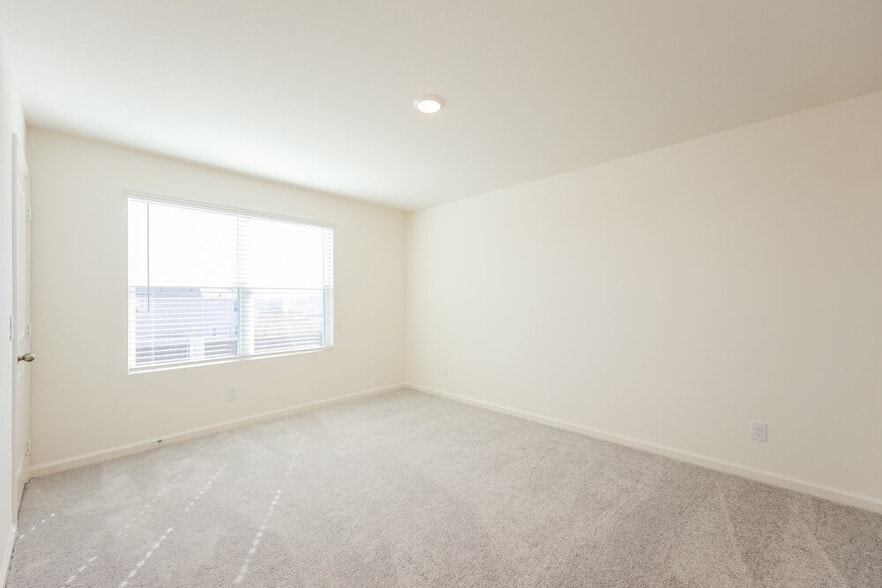 Building Photo - 5827 Texas Palm Dr