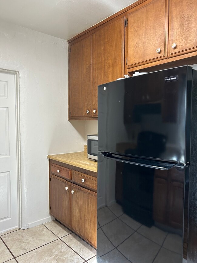 Building Photo - 33141 Case St