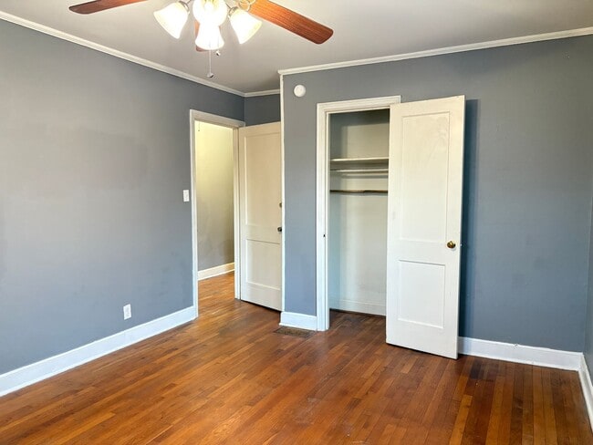 Building Photo - 2 Bedroom, 1 Bathroom House in Winston-Salem!
