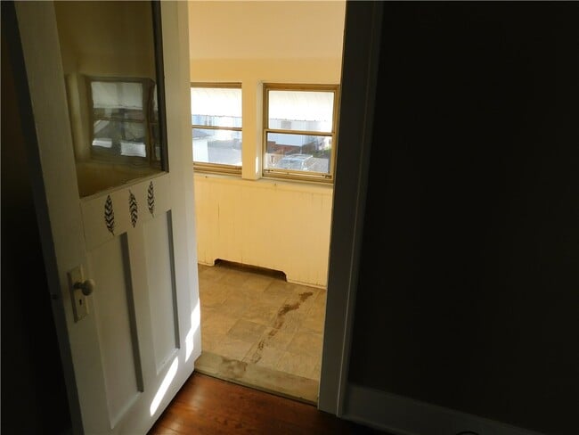 Building Photo - 125 W High Terrace