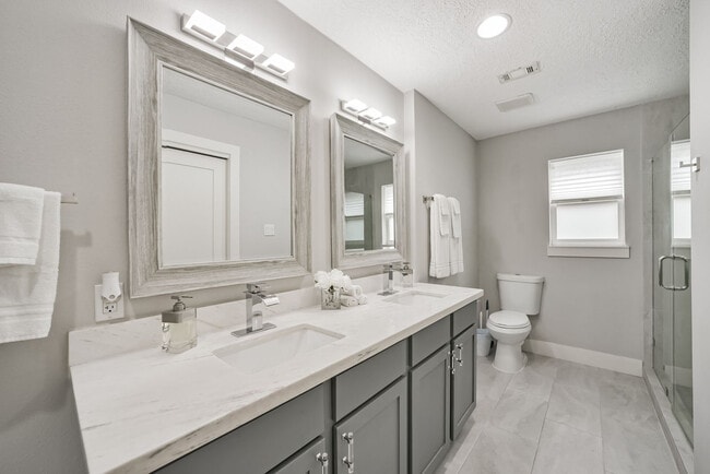 Building Photo - 5719 Viking Dr