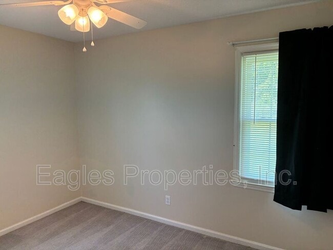 Building Photo - 383 N Washington St