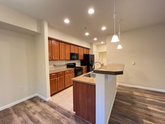 Building Photo - Private Ground Floor 1 Bed 1 Bath Hillsbor...