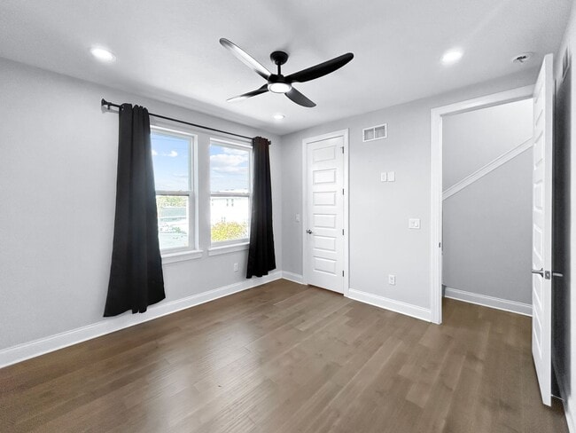 Building Photo - Stunning Townhome in the Heart of Tampa with Rooftop Terrace - 3beds|3.5bath