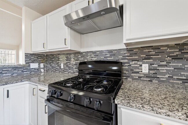 Building Photo - 7534 8 Willows Rd