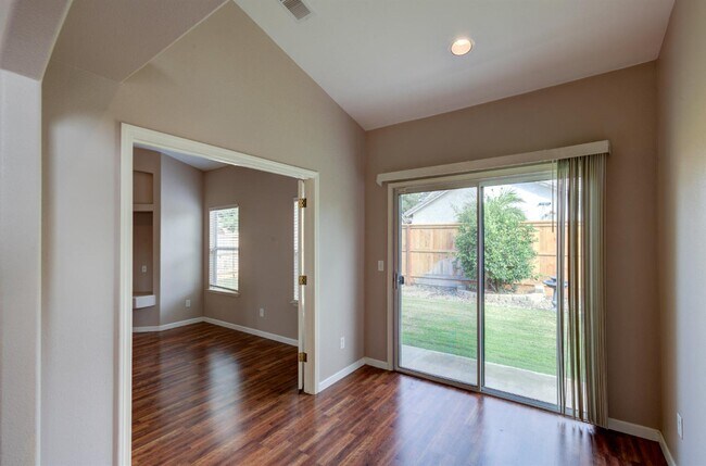 Building Photo - 2898 E Pryor Dr