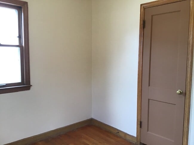 Building Photo - 3 Bedroom Single Family Home