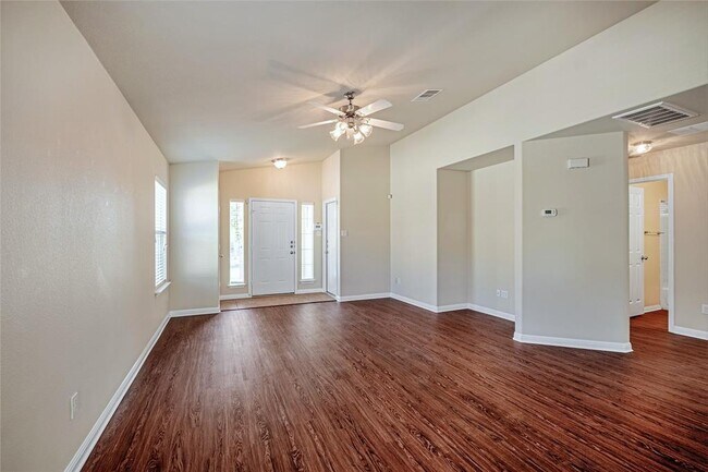 Building Photo - 320 Comal Run