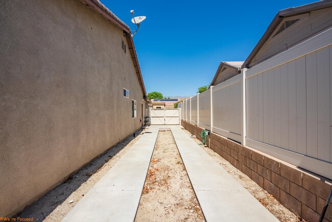 Building Photo - 64243 Eagle Mountain Ave