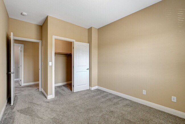 Building Photo - 1074 Fish Pond Ave