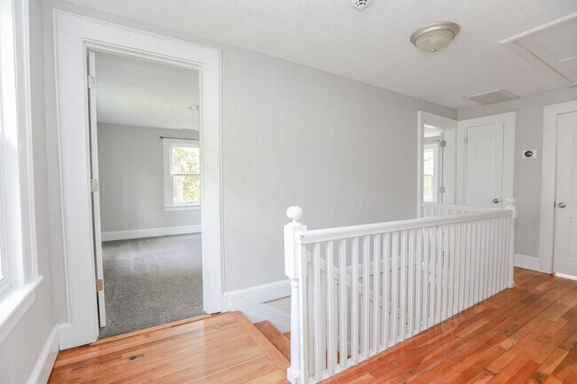 Building Photo - Stunning home rental in Portsmouth!