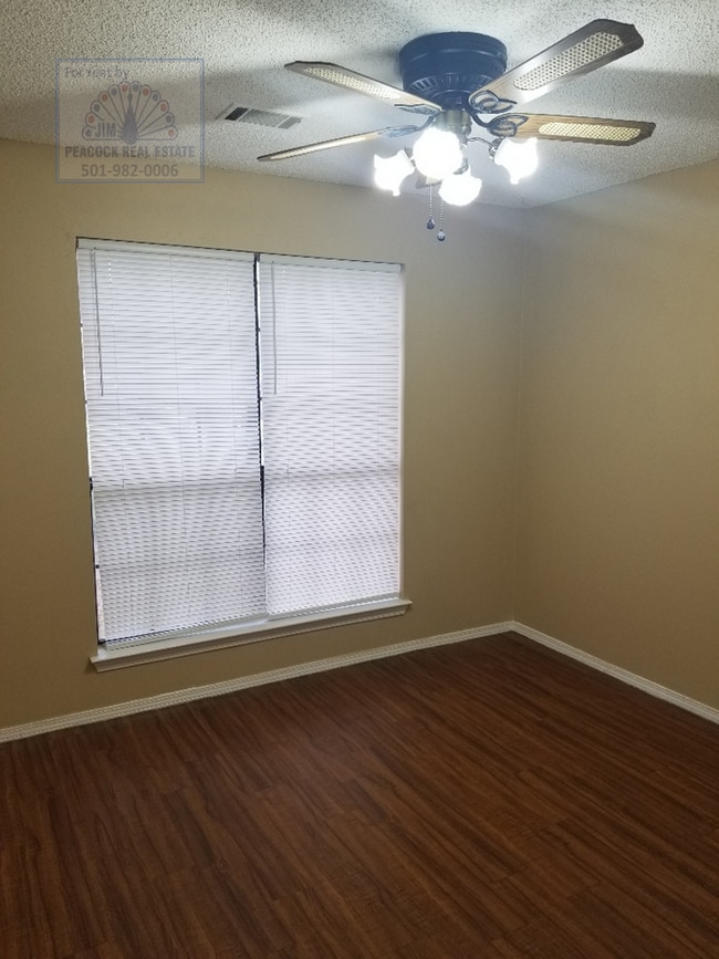 Building Photo - 20 Fieldcrest Ln