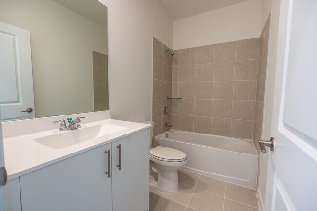 Building Photo - 2485 SE 29th Dr
