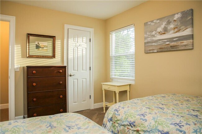 Building Photo - 1000 Sea Island Rd