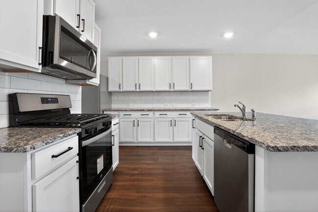 Building Photo - Spacious 5BR Home with Game Room, First-Floor Primary Suite & Appliances Included