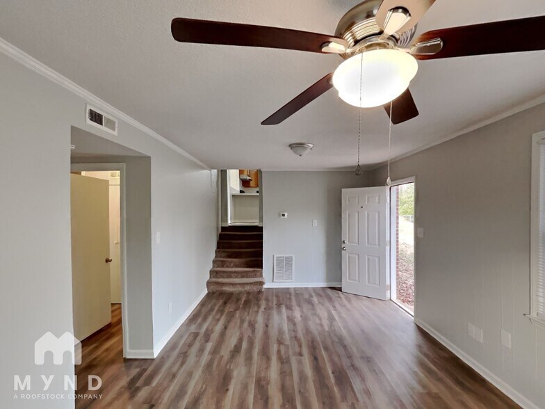 Building Photo - 211 Buckskin Dr