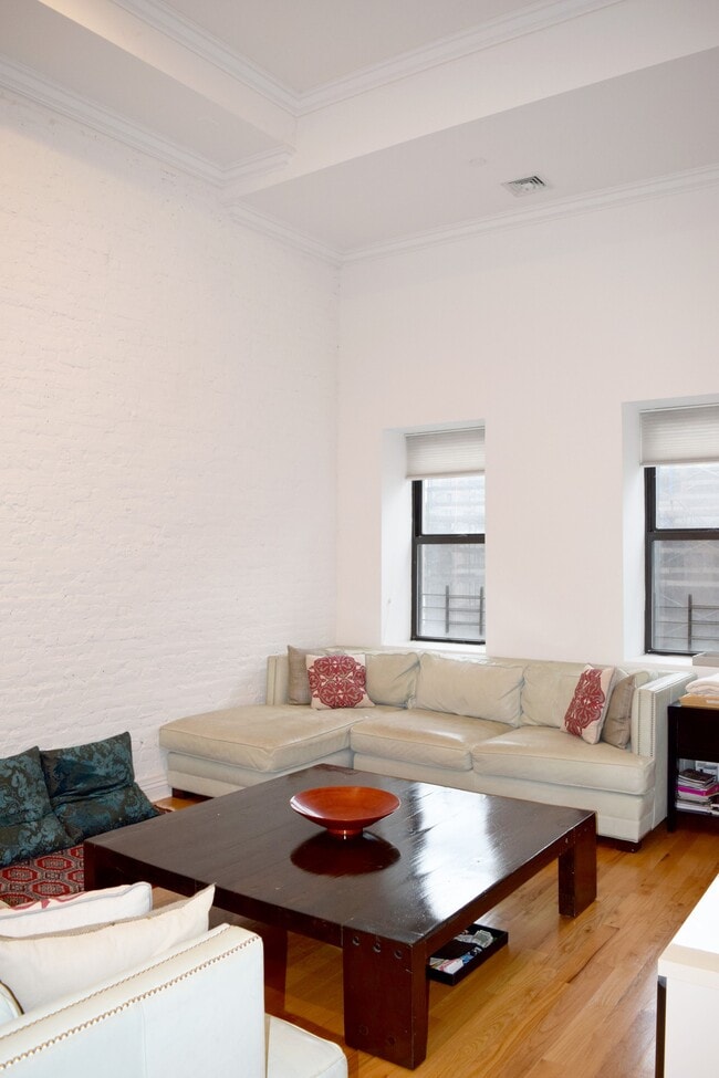 Building Photo - 25 Murray St