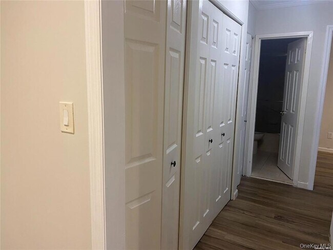 Building Photo - 389 Clubhouse Ct