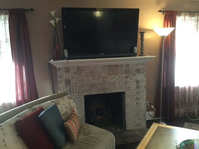 TV in Livingroom - 1968 El Molino Ave