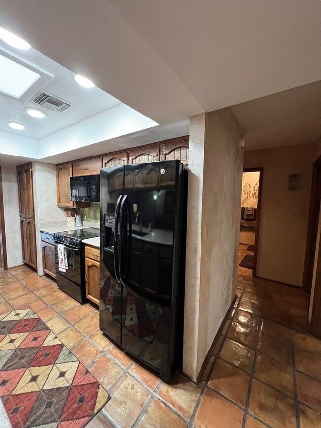 Building Photo - FURNISHED 3 BEDROOM HOME IN TOWN WITH POOL ACCESS!