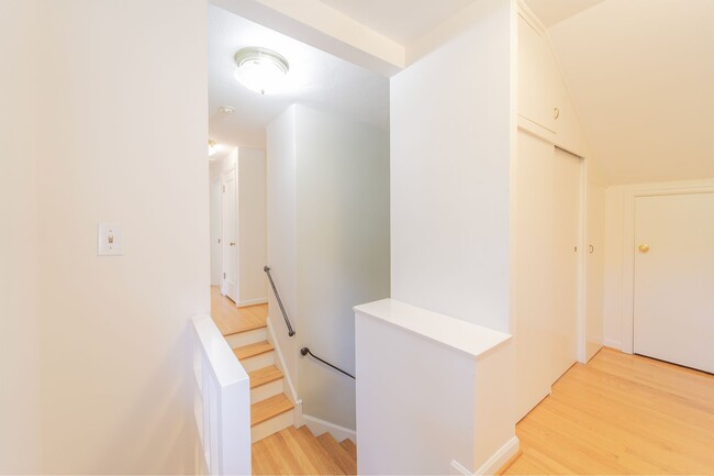 Building Photo - Enchanting Portland Heights 5BD House: You...