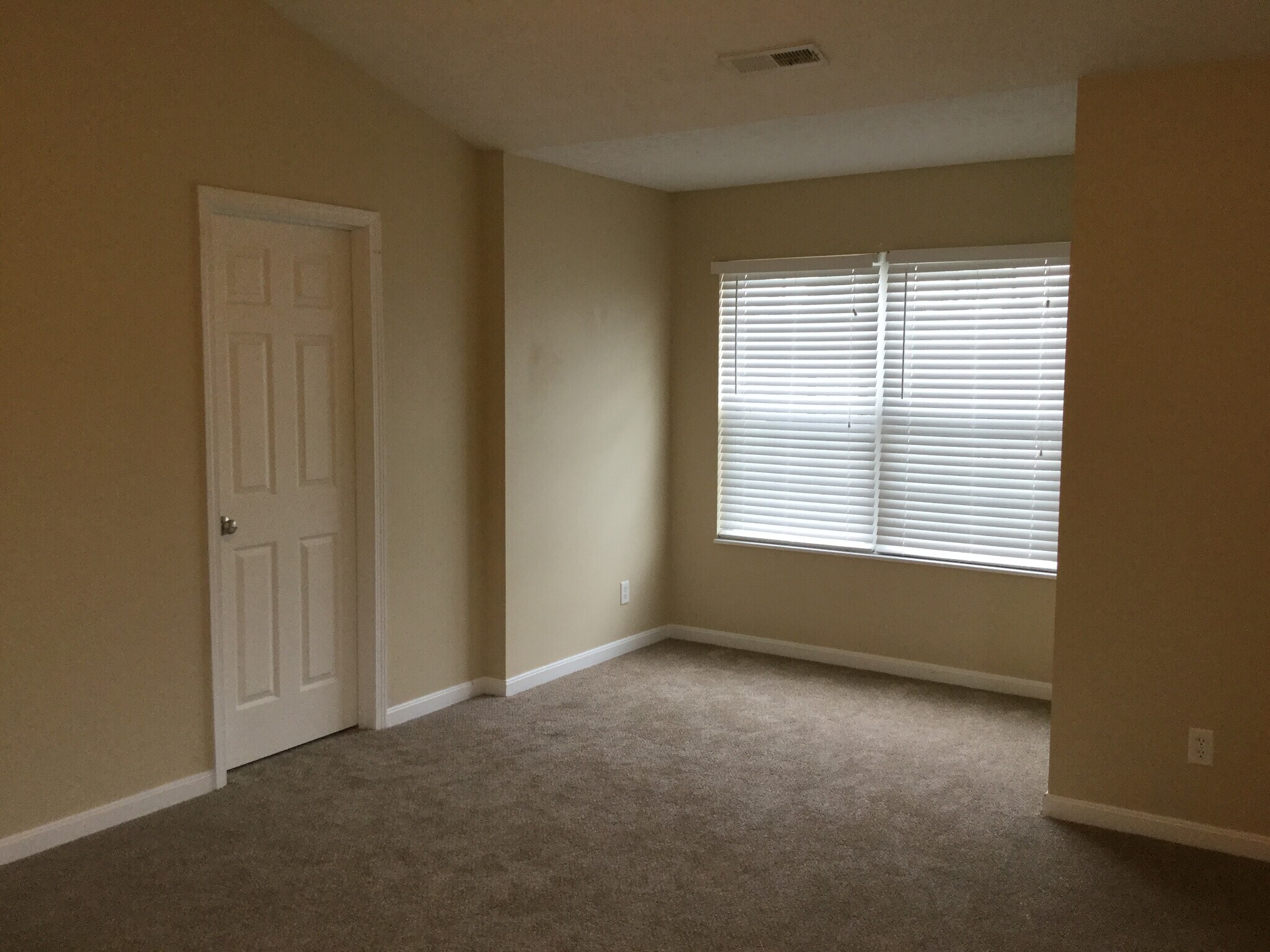 Building Photo - 9868 Codyview Dr