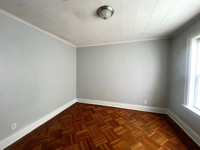 Building Photo - Trefoil Manor