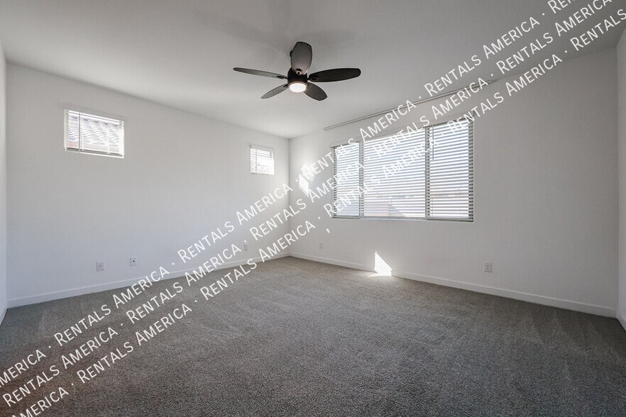 Building Photo - 2256 E Ridgewood Ln