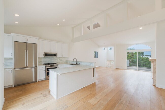 Building Photo - Beautiful Hermosa Beach Townhome Rental!