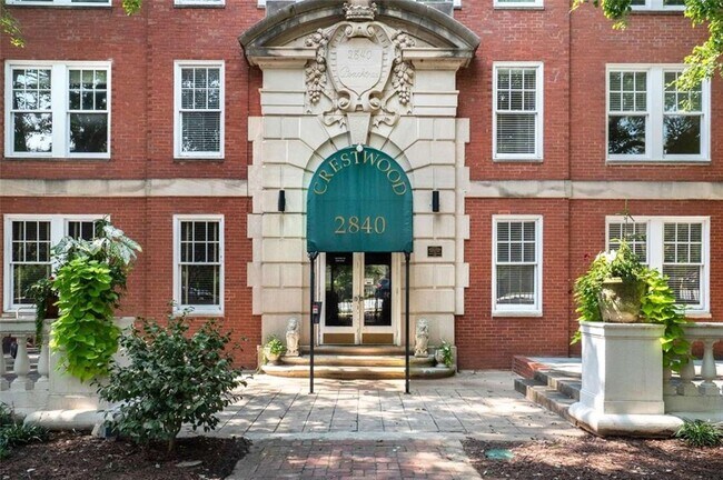 Building Photo - 2840 Peachtree Rd NW