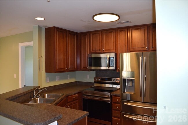 Building Photo - 6321 Park Creek Dr