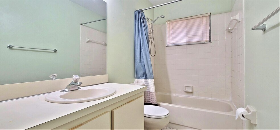 Building Photo - 2815 NW 110th Ter