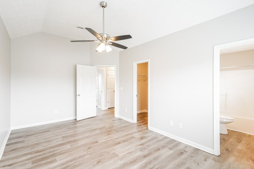 Building Photo - 4006 Deer Run Trce