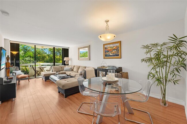 Building Photo - 2501 Brickell Ave