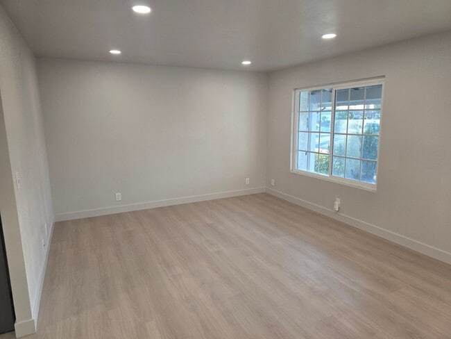 Building Photo - Two-bedroom house in Mira Mesa WITH SOLAR!