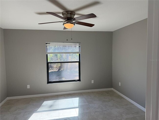 Building Photo - 17097 Thompson Ave