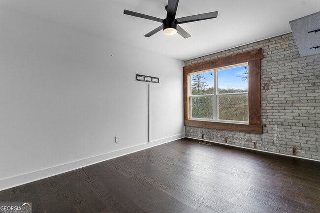 Building Photo - 610 Madola Rd