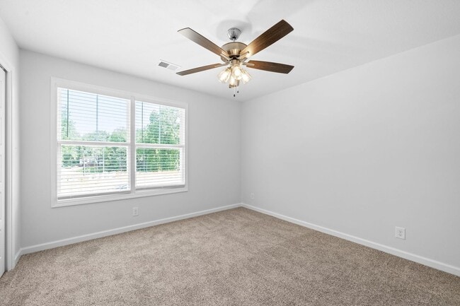 Building Photo - 2 Bedroom Condo For Rent Near Riverside Drive!