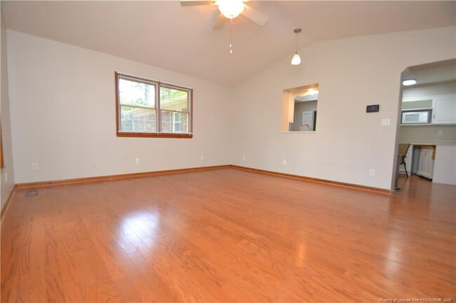Building Photo - 806 Kingswood Dr