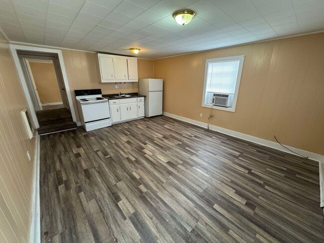 Building Photo - Kendall Easterwood Properties