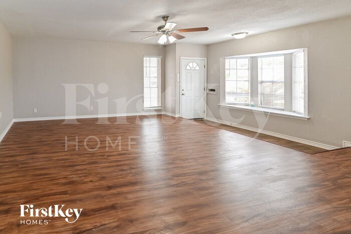 Building Photo - 4303 Trail Lake Dr