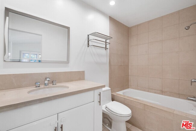 Building Photo - 6801 Seawatch Ln
